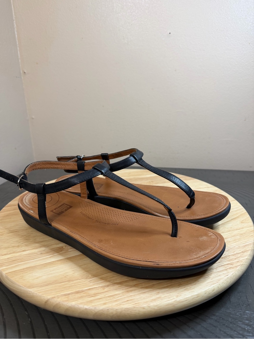 FitFlop Women’s TIA T-Strap sandals